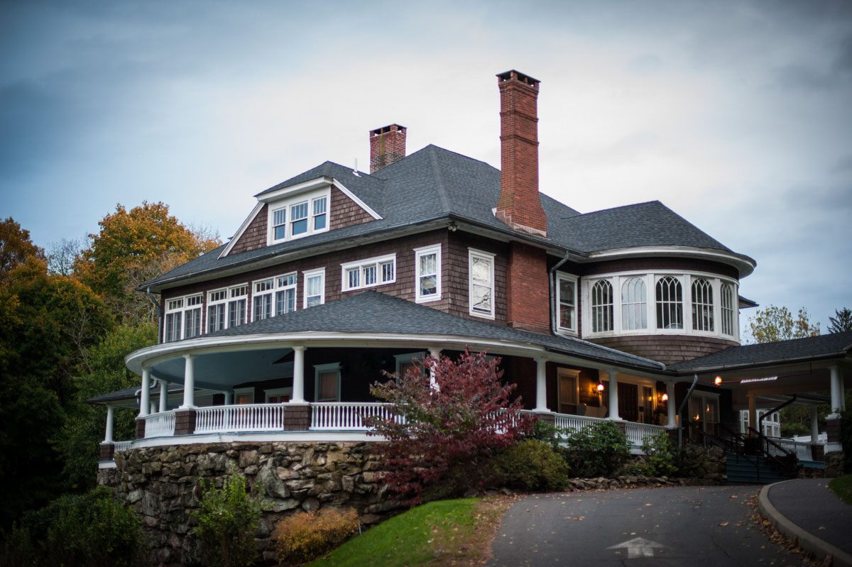 harvest-dinner-at-mansion-during-fall-season