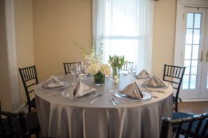 silver linens white flowers clear plates