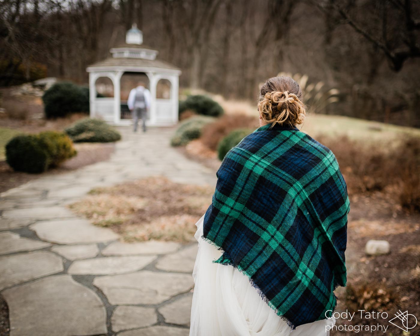 winter-wedding-bride-groom-first-look-by-gazebo