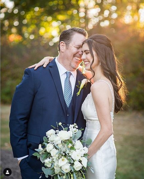 fall-wedding-couple-hugging-smiling-at-sunset