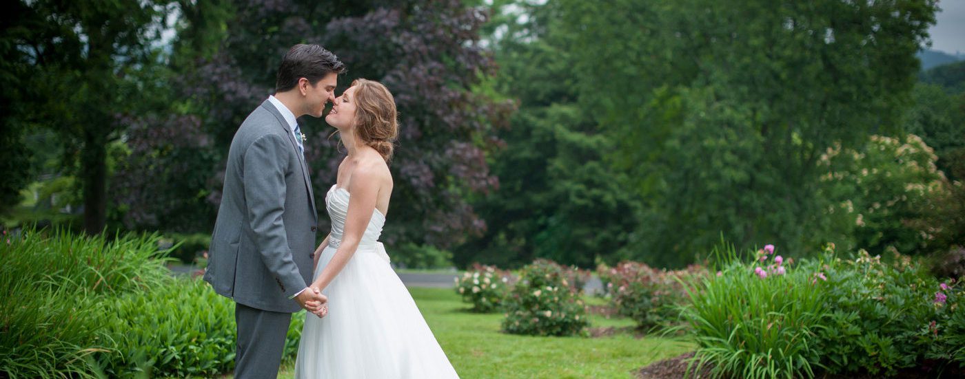 wedding couple in garden